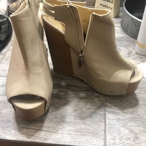 Chinese Laundry Wedges